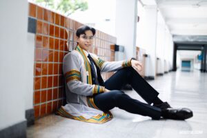 ถ่ายนอกรอบ ชุดครุย