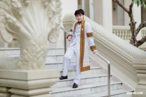 ถ่ายนอกรอบ ชุดครุยผู้ชาย