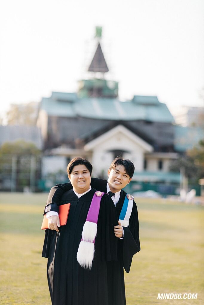 ถ่ายนอกรอบ  มธ กับเพื่อนสนิท