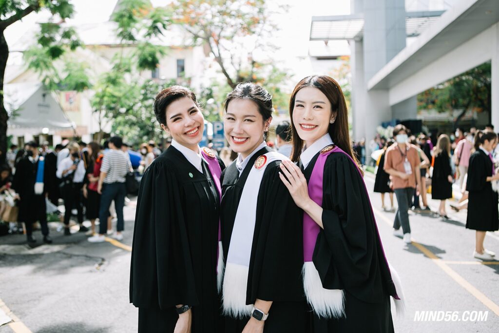 รับปริญญา มธ 2568