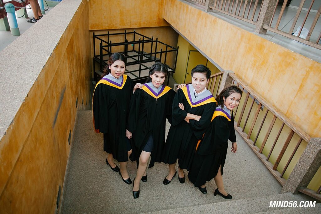 ถ่ายนอกรอบ กลุ่ม4คน ม.บูรพา