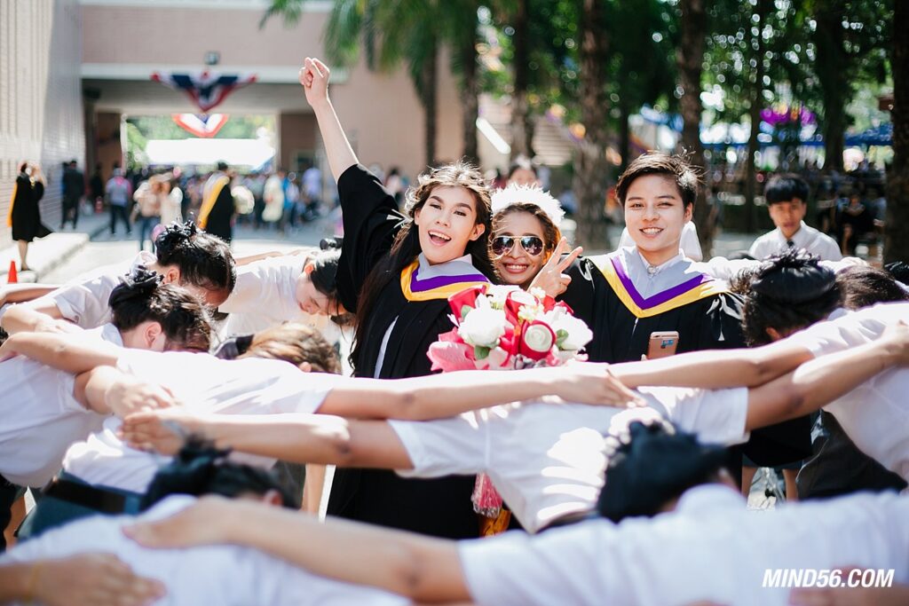 นอกรอบกลุ่มชุดครุย ม.บูรพา