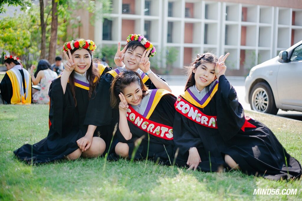 นอกรอบกลุ่มชุดครุย ม.บูรพา