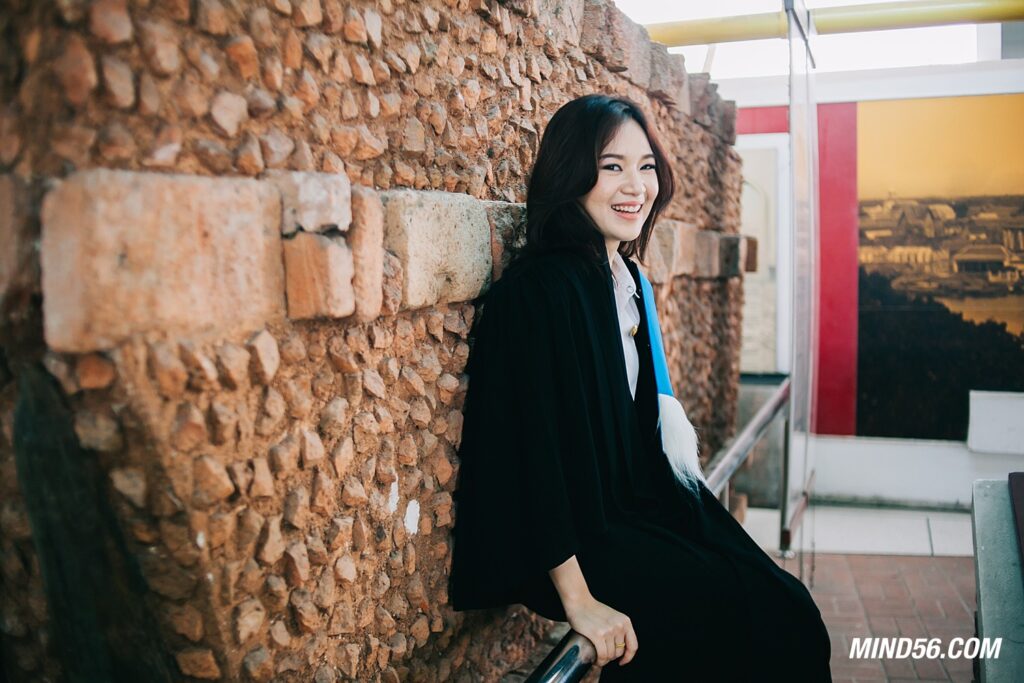 ถ่ายชุดครุย มธ ท่าพระจันทร์