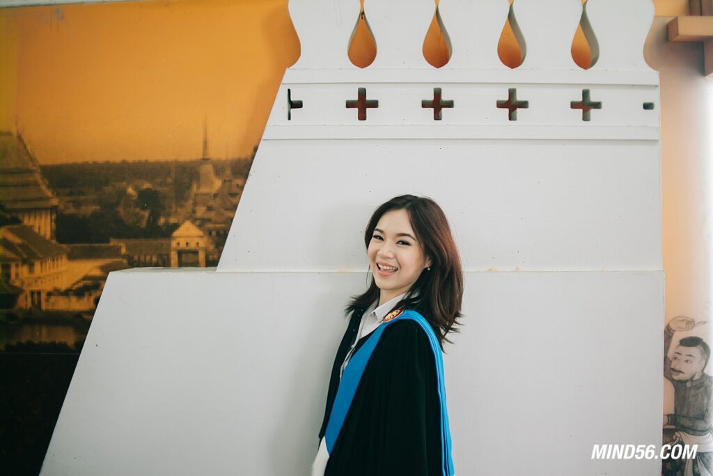 ถ่ายชุดครุย มธ ท่าพระจันทร์