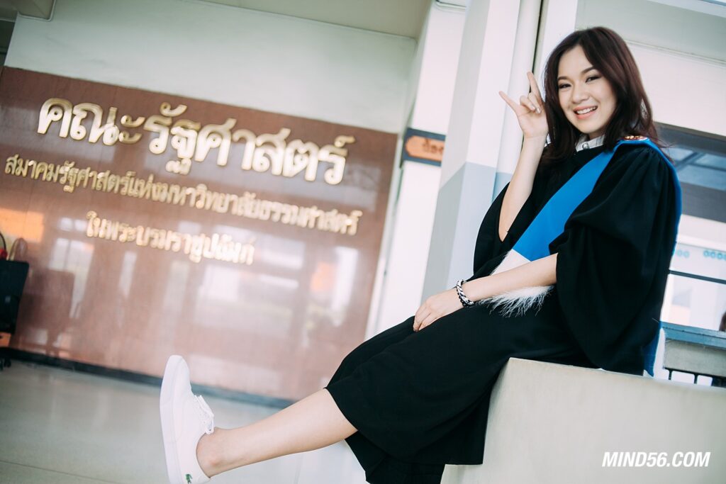 ถ่ายชุดครุย มธ ท่าพระจันทร์ 69