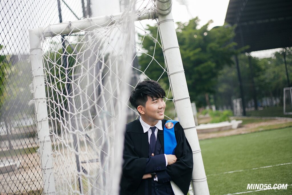 ถ่ายนอกรอบชุดครุย มธ