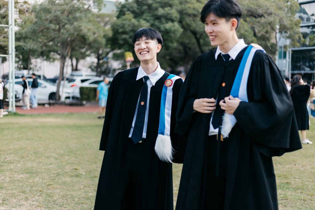 ถ่ายนอกรอบ มธ กับเพื่อนสนิท