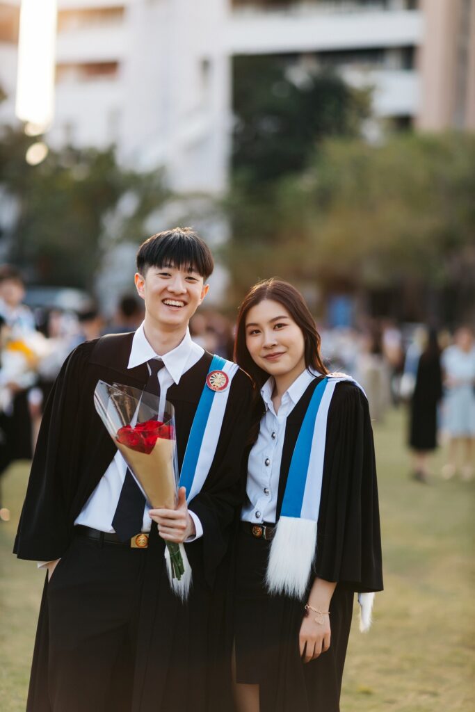 ถ่ายนอกรอบ มธ กับเพื่อนสนิท