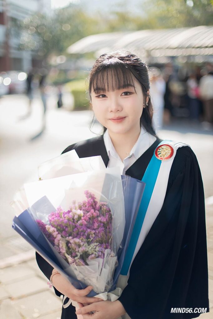 แจกความสดใส! น้องฟ้าใส บัณฑิต มธ น่ารักโดนใจไม่มีร้อน 9