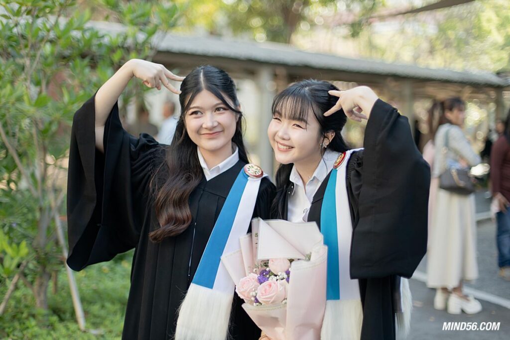 แจกความสดใส! น้องฟ้าใส บัณฑิต มธ น่ารักโดนใจไม่มีร้อน 12