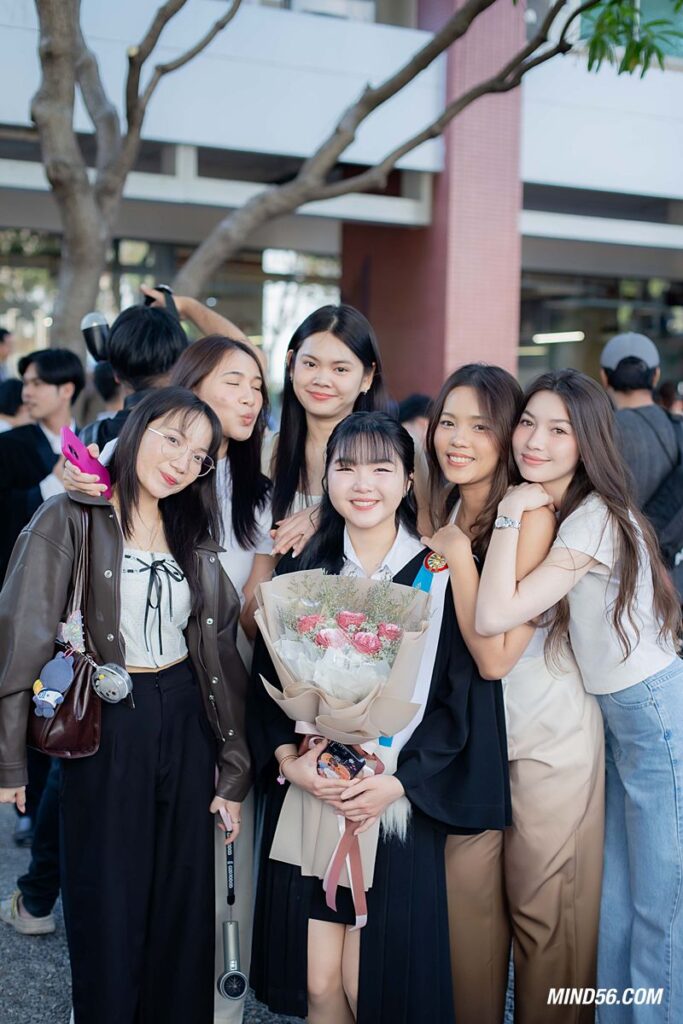 แจกความสดใส! น้องฟ้าใส บัณฑิต มธ น่ารักโดนใจไม่มีร้อน 19