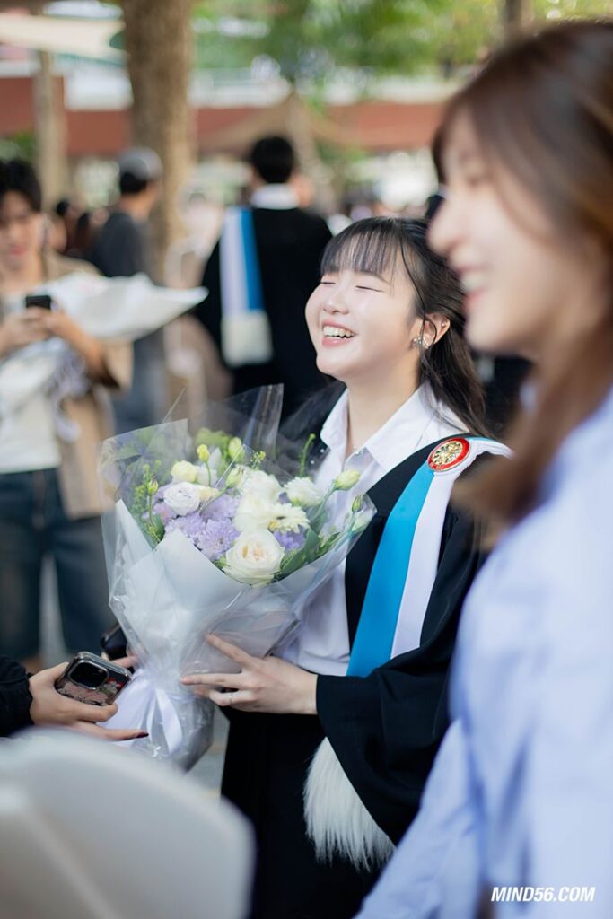 แจกความสดใส! น้องฟ้าใส บัณฑิต มธ น่ารักโดนใจไม่มีร้อน 20