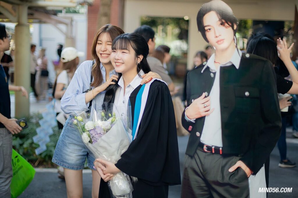 แจกความสดใส! น้องฟ้าใส บัณฑิต มธ น่ารักโดนใจไม่มีร้อน 6