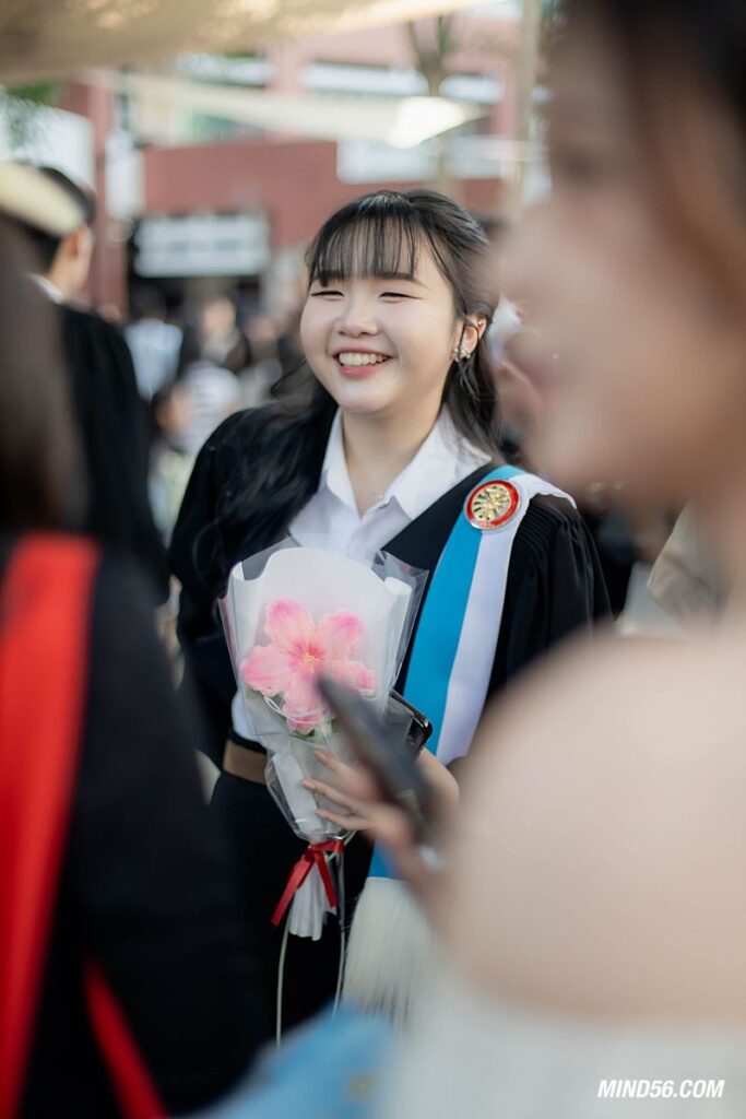 แจกความสดใส! น้องฟ้าใส บัณฑิต มธ น่ารักโดนใจไม่มีร้อน 7